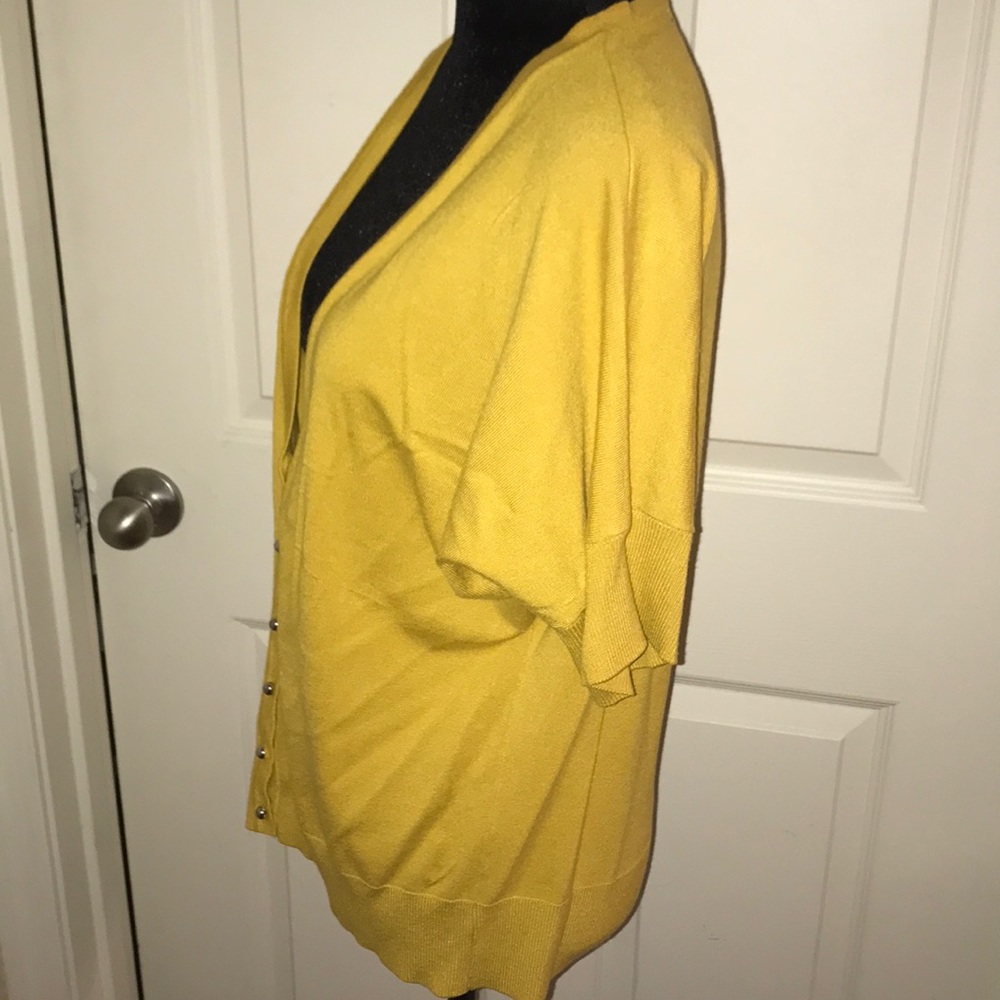Ladies Sweater - Picture 2 of 4
